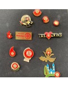 Pines Rotaract de diferentes, clases, tamaños y precios.